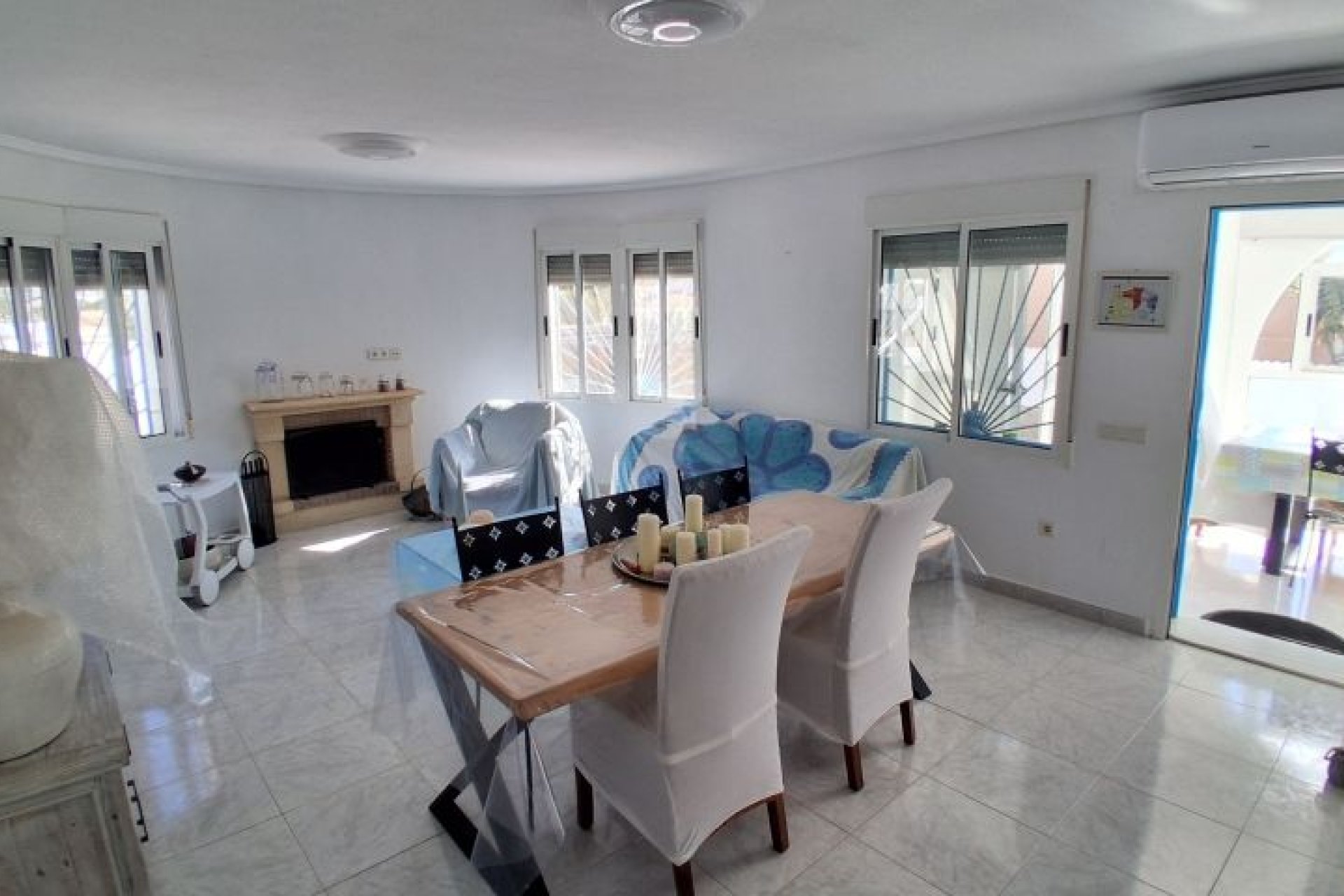 Återförsäljning - Villa -
Rojales