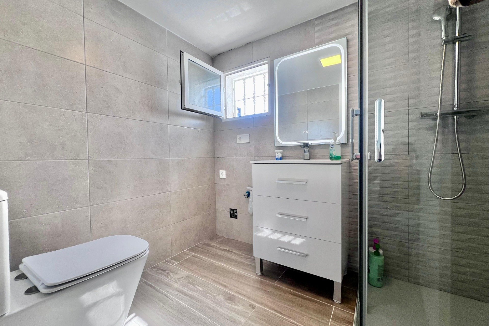 Återförsäljning - Villa -
San Miguel - Las filipinas