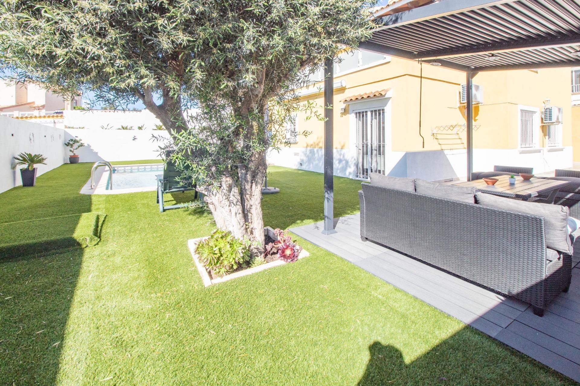 Återförsäljning - Villa -
San Miguel - Villamartín