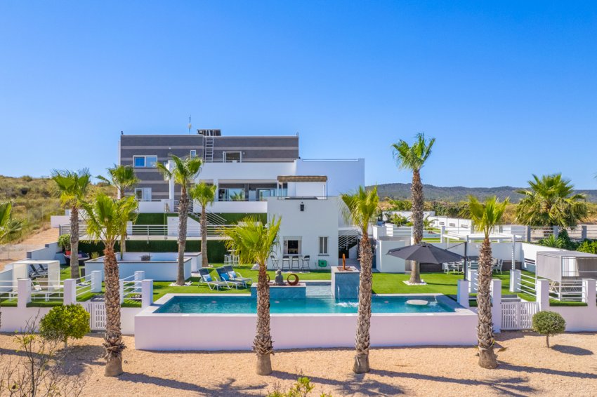 Återförsäljning - Villa -
Torremendo