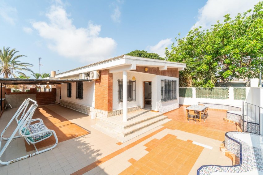 Återförsäljning - Villa -
Torrevieja - Aguas nuevas 1