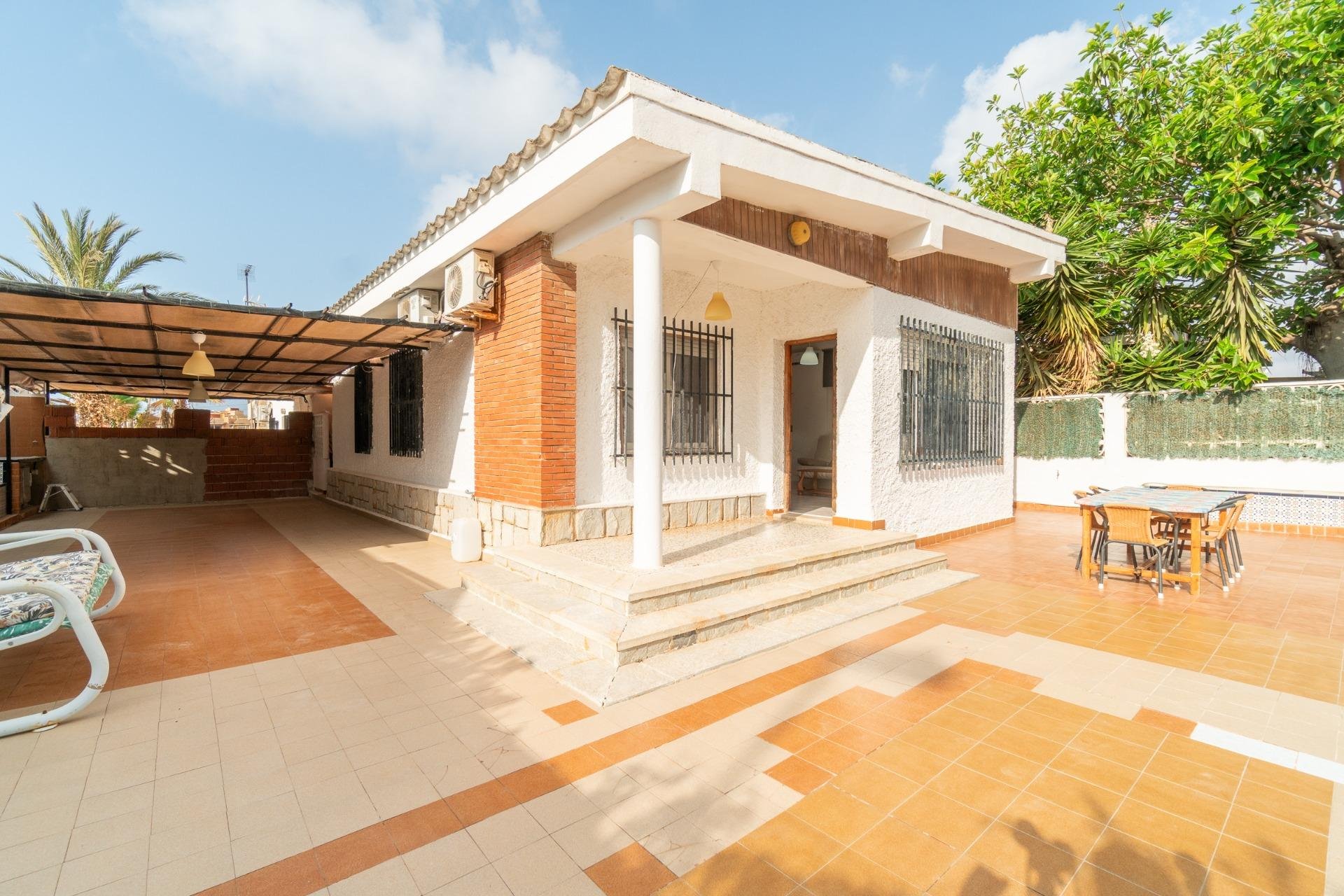 Återförsäljning - Villa -
Torrevieja - Aguas nuevas 1