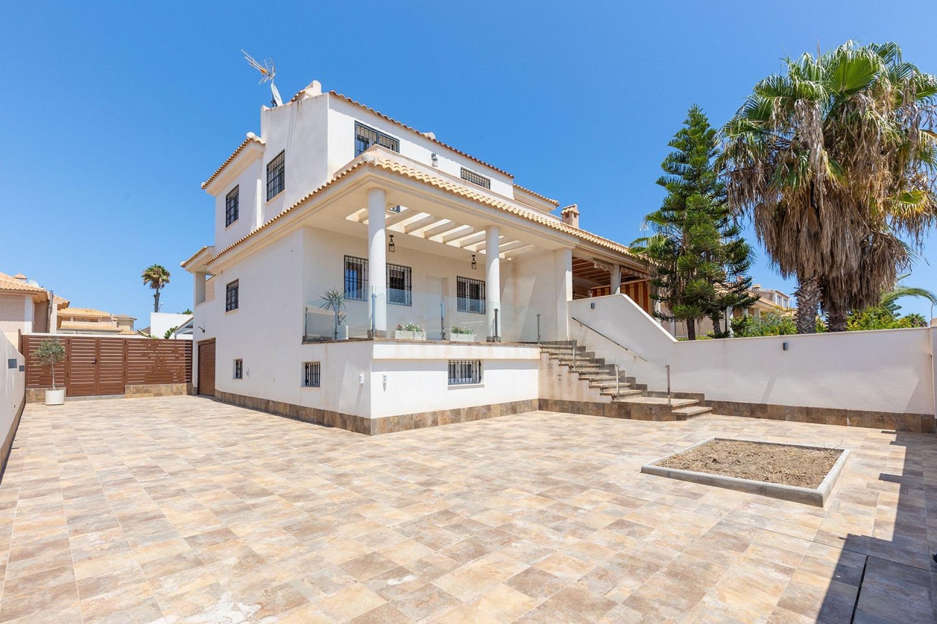 Återförsäljning - Villa -
Torrevieja - Aguas Nuevas