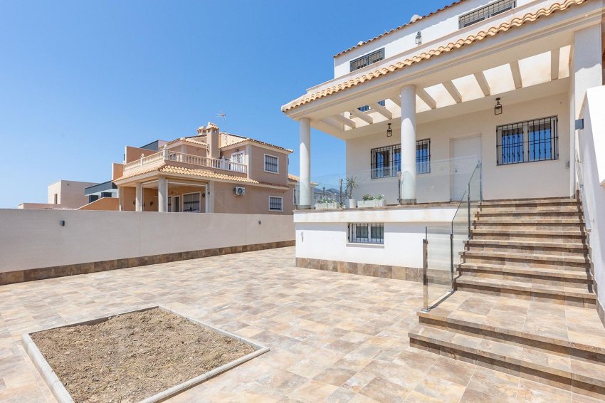 Återförsäljning - Villa -
Torrevieja - Aguas Nuevas
