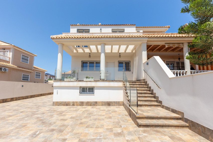 Återförsäljning - Villa -
Torrevieja - Aguas Nuevas