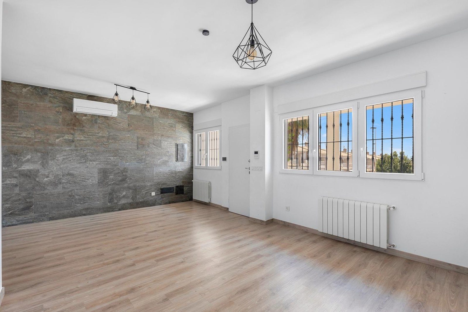 Återförsäljning - Villa -
Torrevieja - Aguas Nuevas