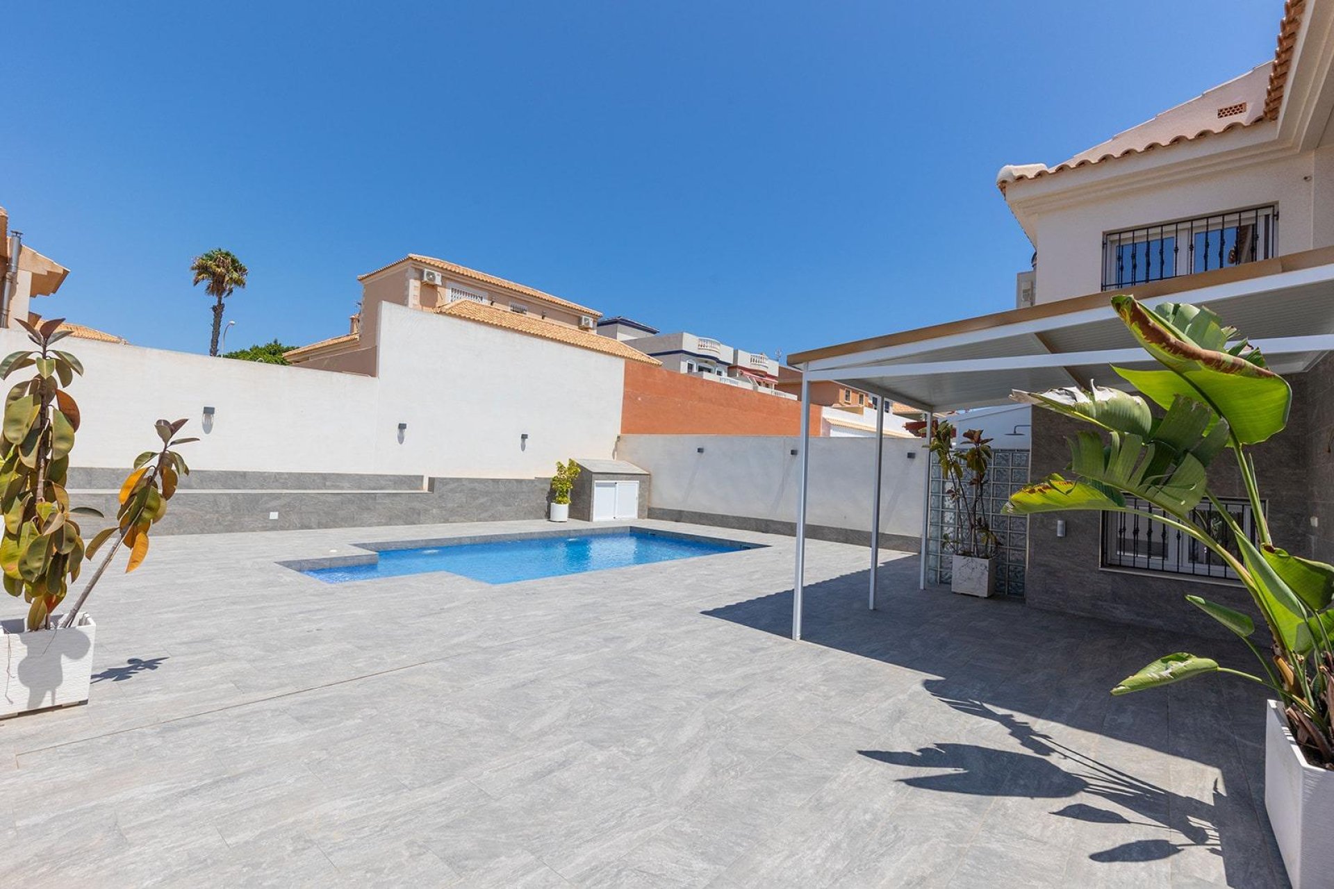 Återförsäljning - Villa -
Torrevieja - Aguas Nuevas