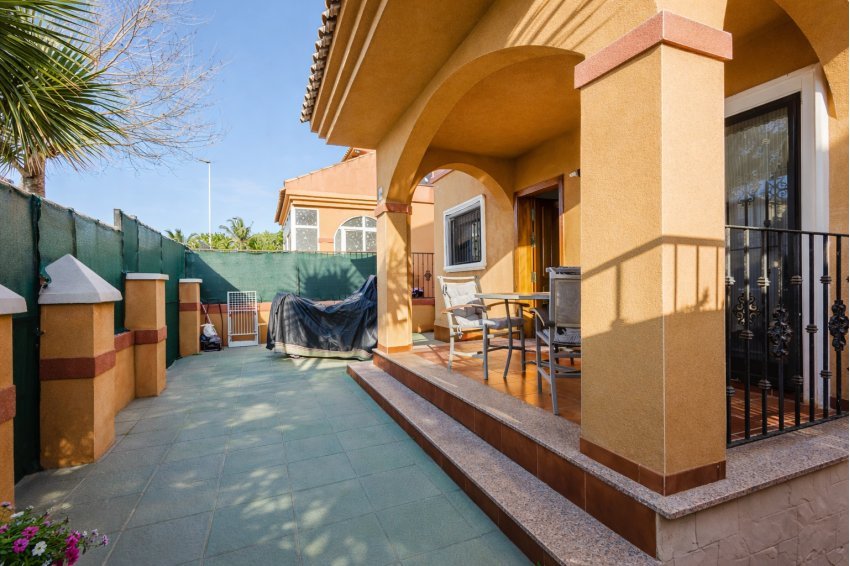 Återförsäljning - Villa -
Torrevieja - Aguas Nuevas