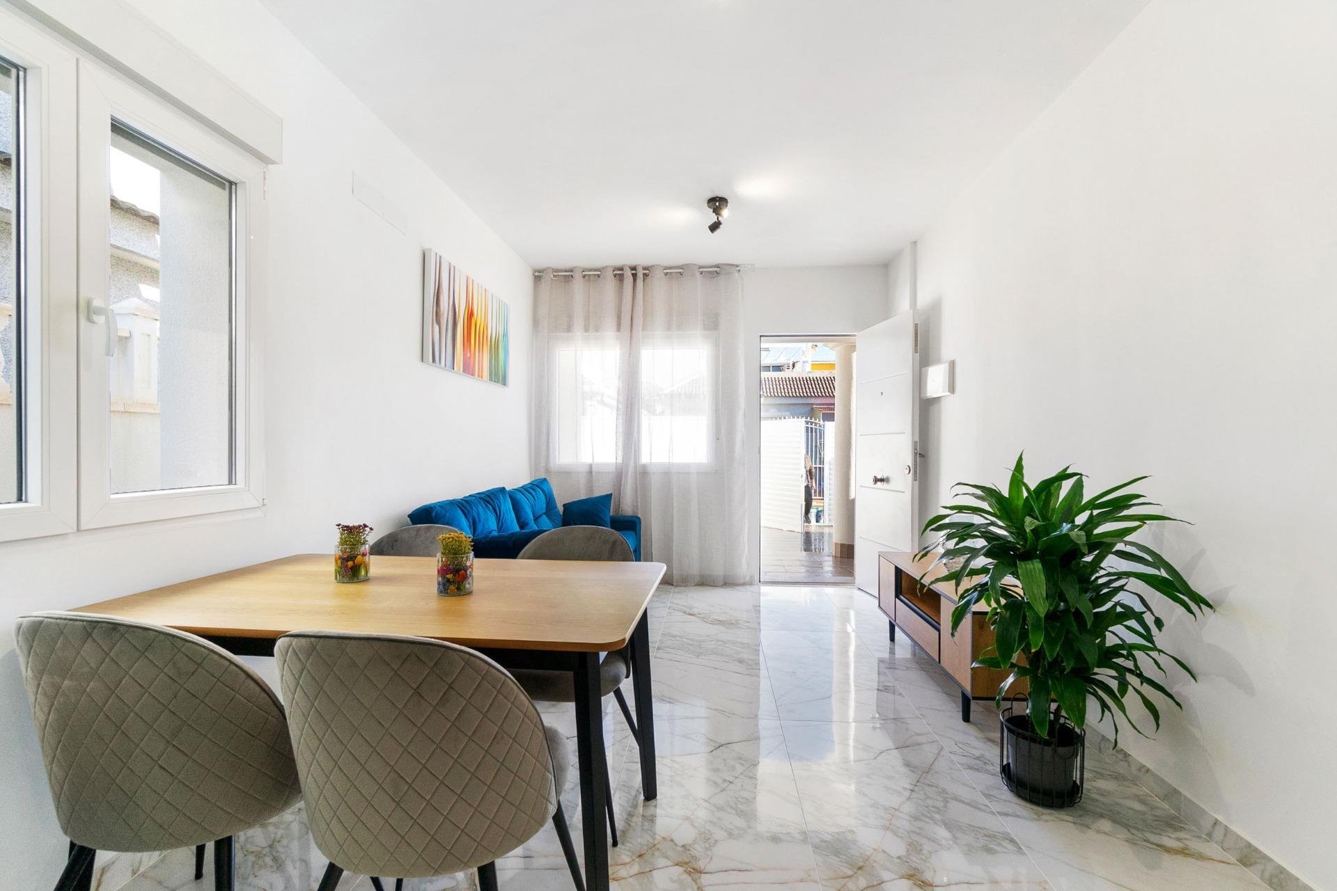 Återförsäljning - Villa -
Torrevieja - El chaparral