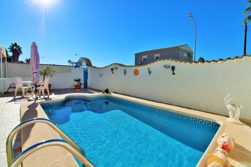 Återförsäljning - Villa -
Torrevieja - El Chaparral