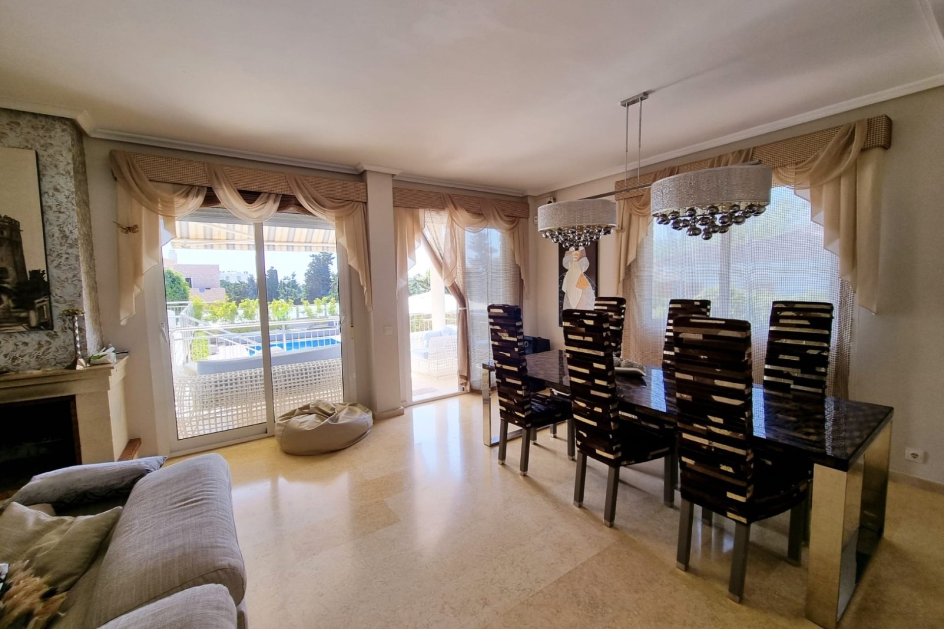 Återförsäljning - Villa -
Torrevieja - La Mata