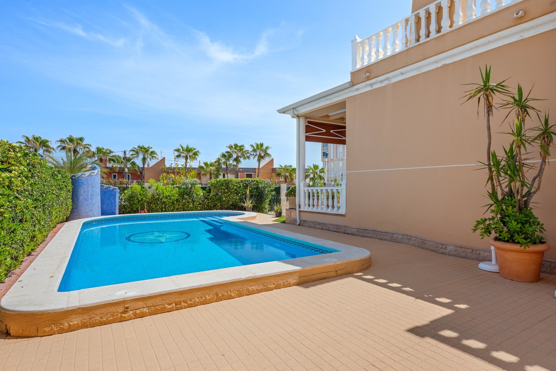 Återförsäljning - Villa -
Torrevieja - La Mata