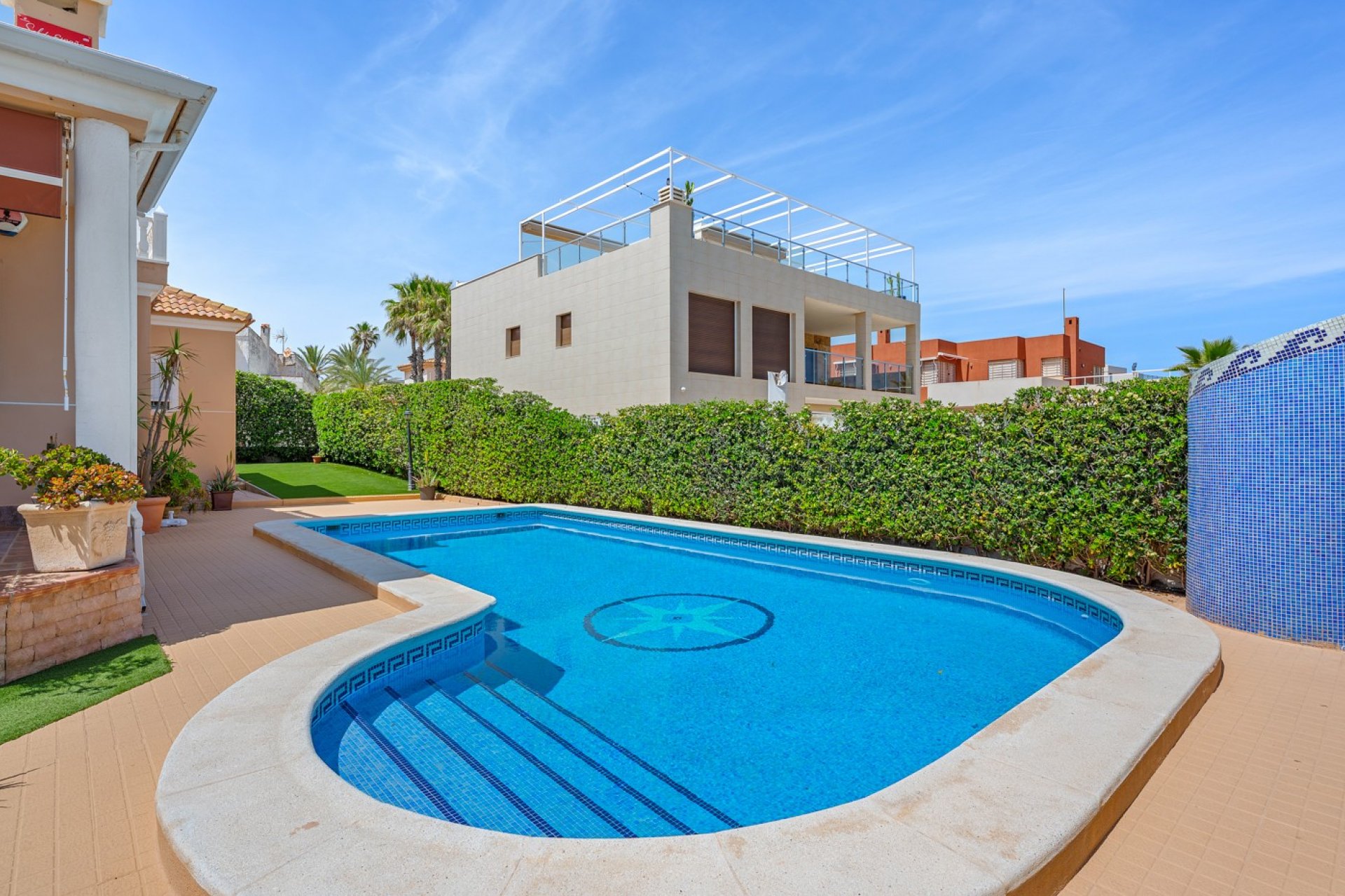 Återförsäljning - Villa -
Torrevieja - La Mata