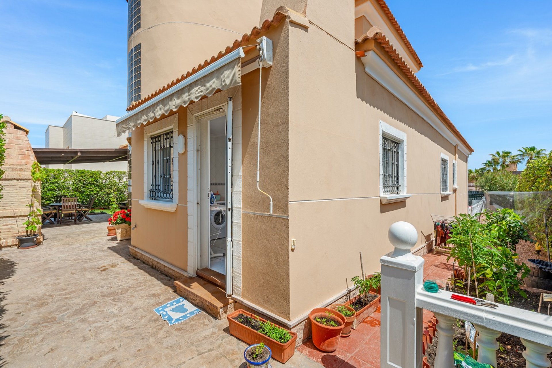 Återförsäljning - Villa -
Torrevieja - La Mata