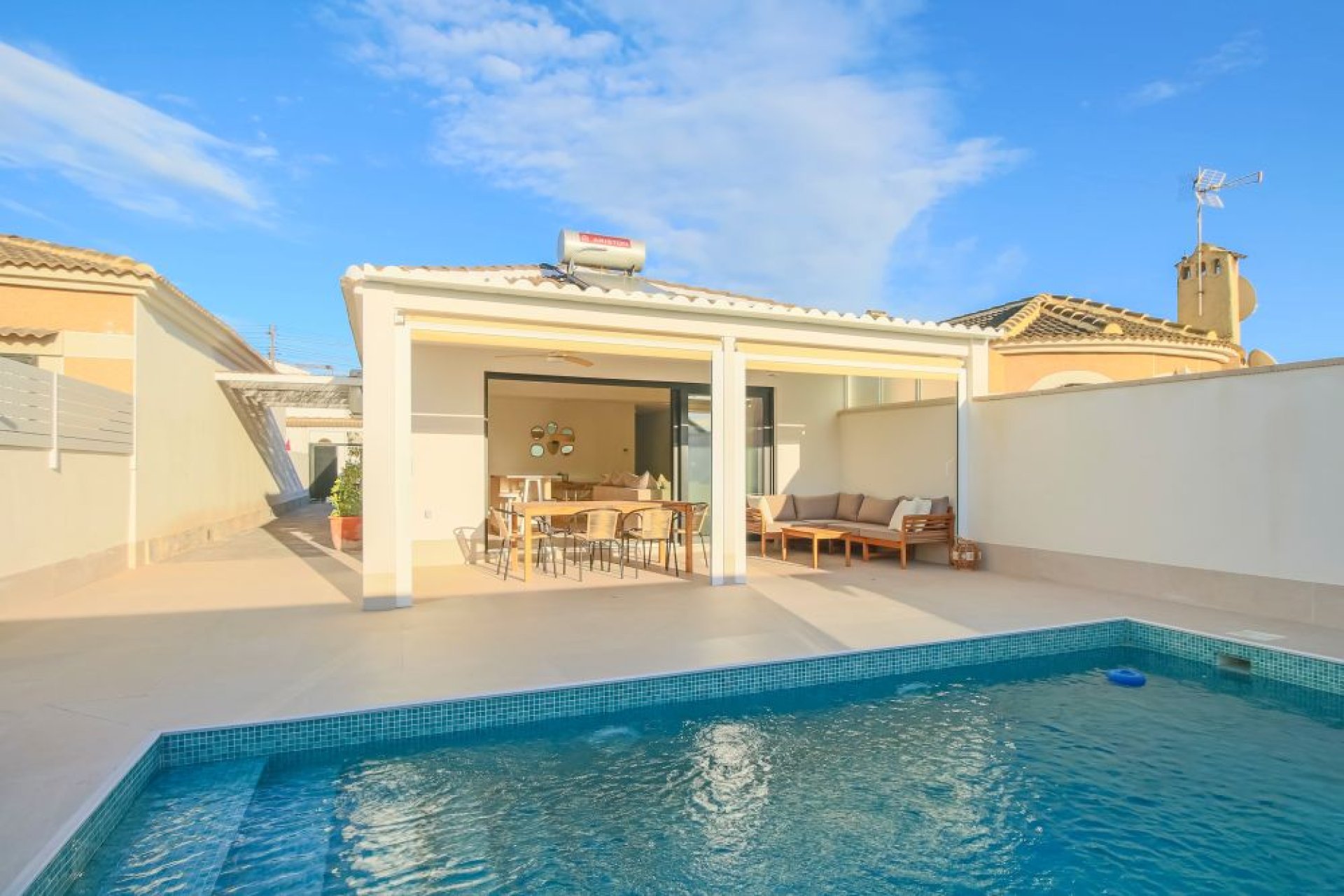 Återförsäljning - Villa -
Torrevieja - La Siesta - El Salado - Torreta