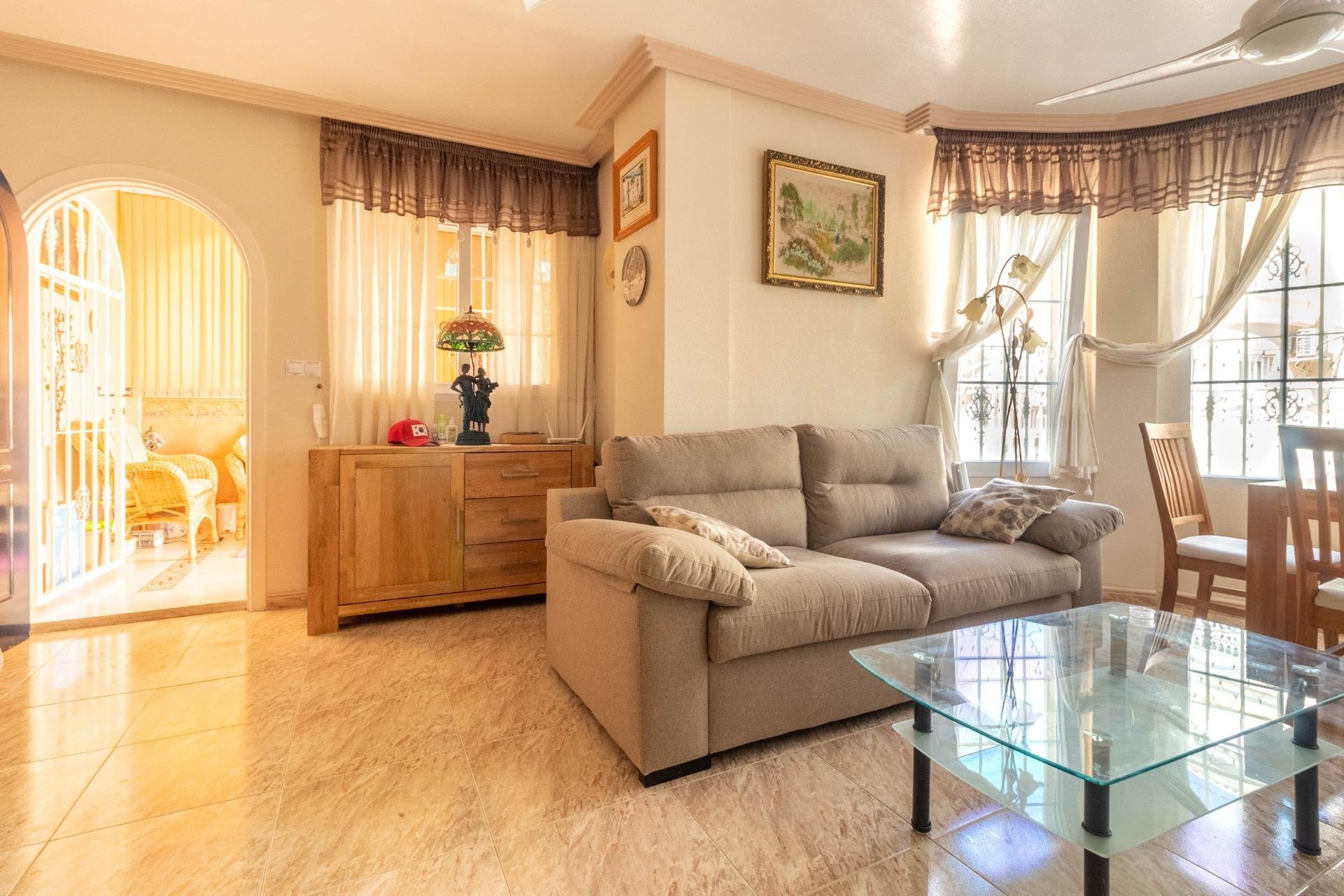 Återförsäljning - Villa -
Torrevieja - Los altos