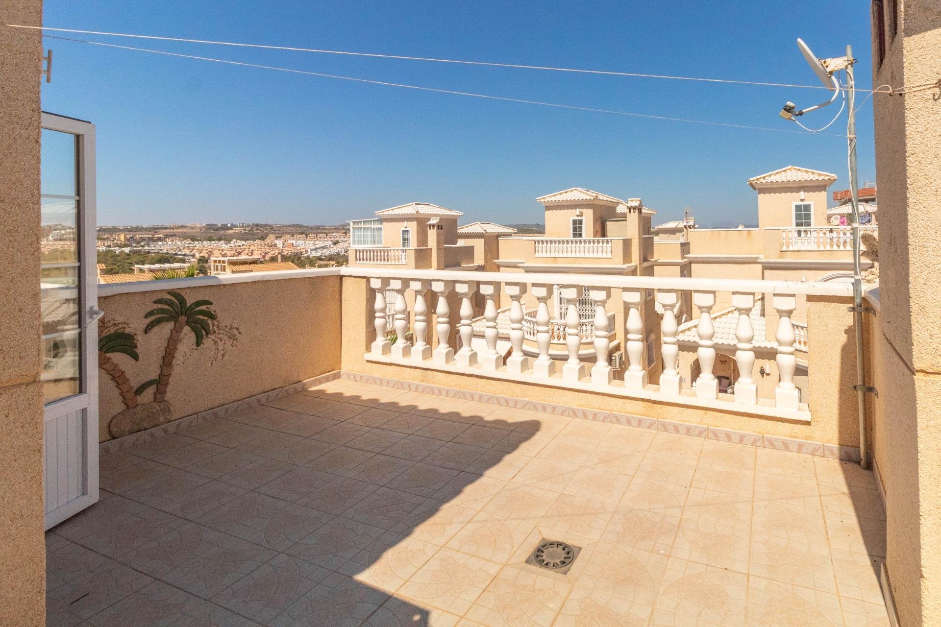 Återförsäljning - Villa -
Torrevieja - Los altos