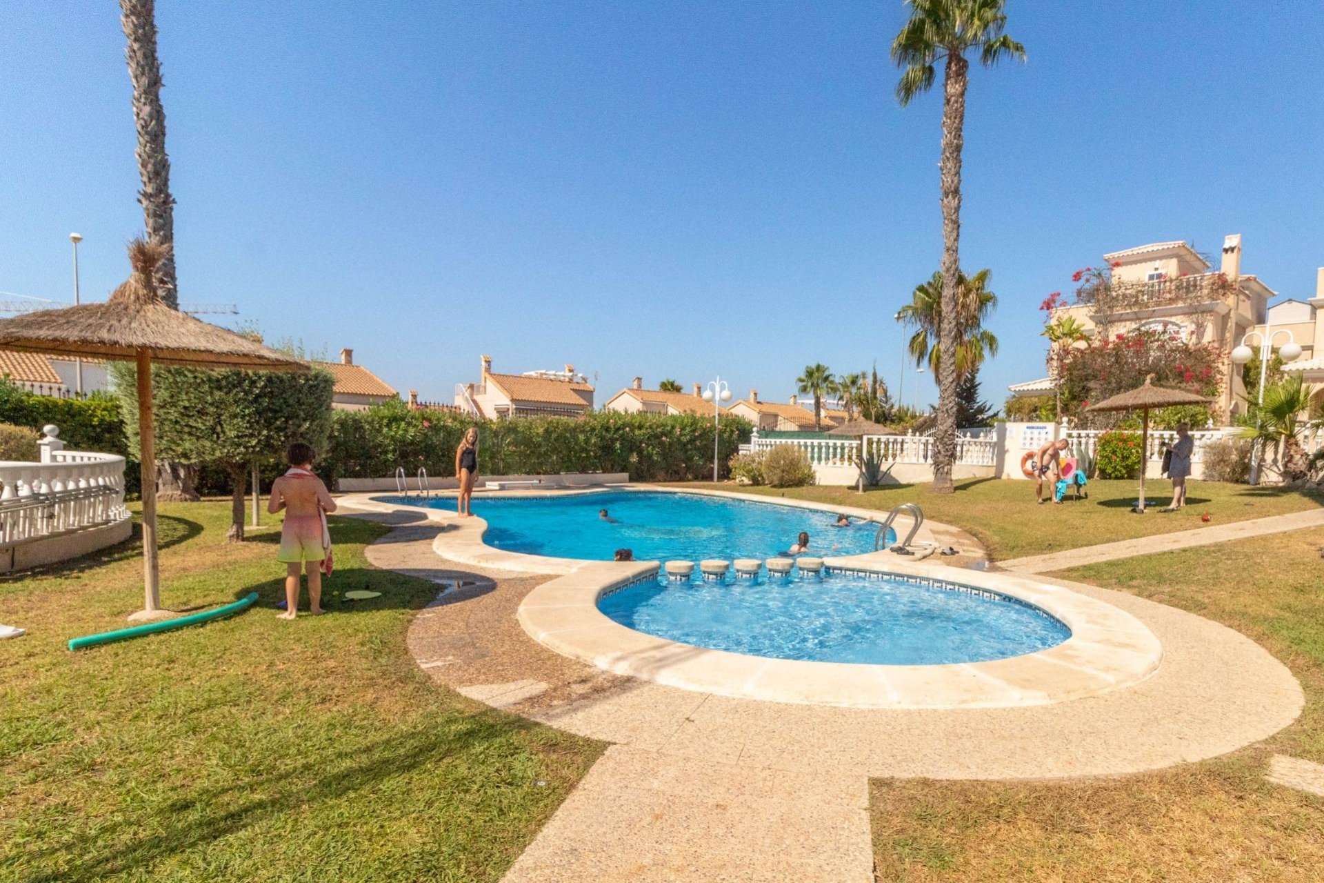 Återförsäljning - Villa -
Torrevieja - Los altos