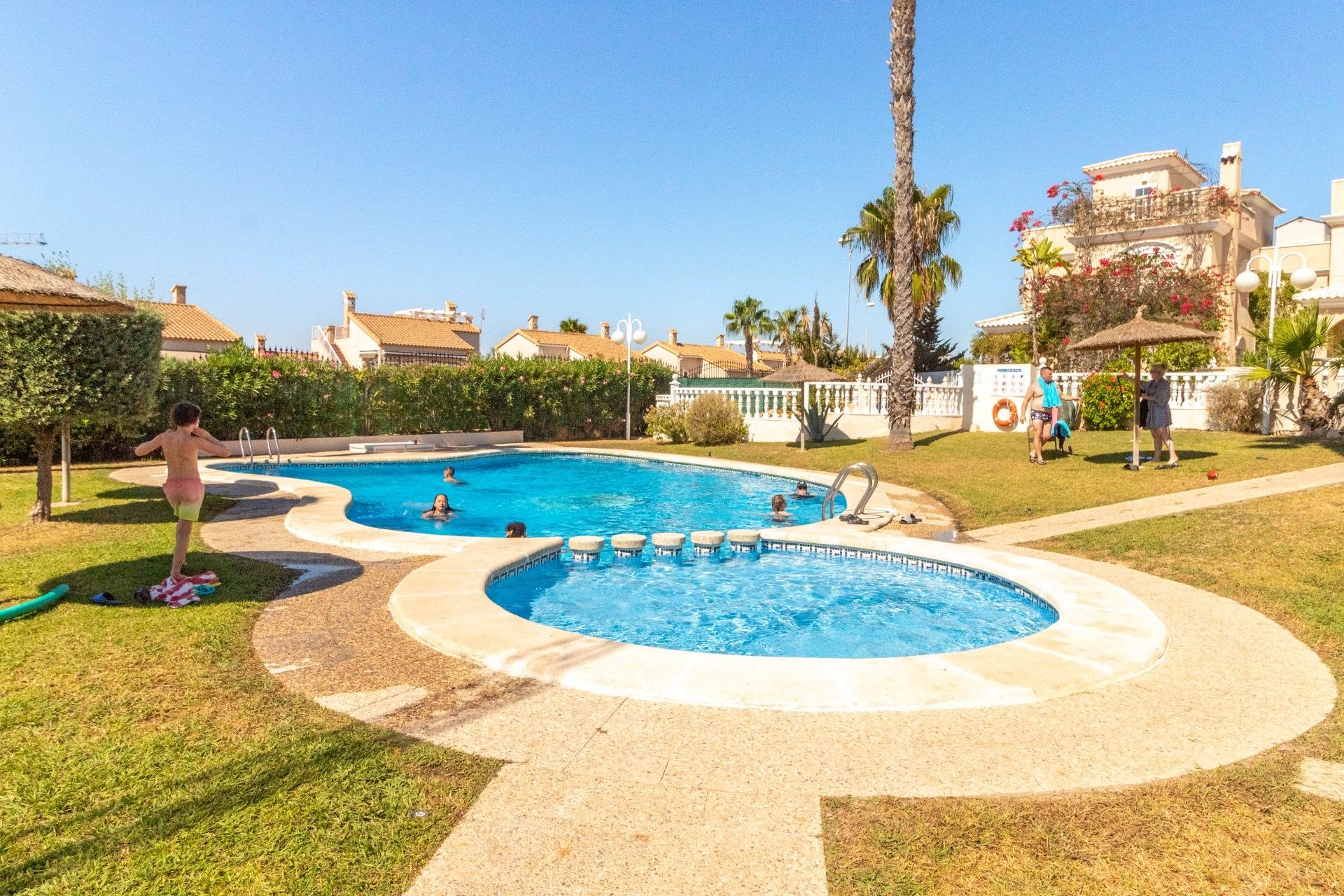 Återförsäljning - Villa -
Torrevieja - Los altos