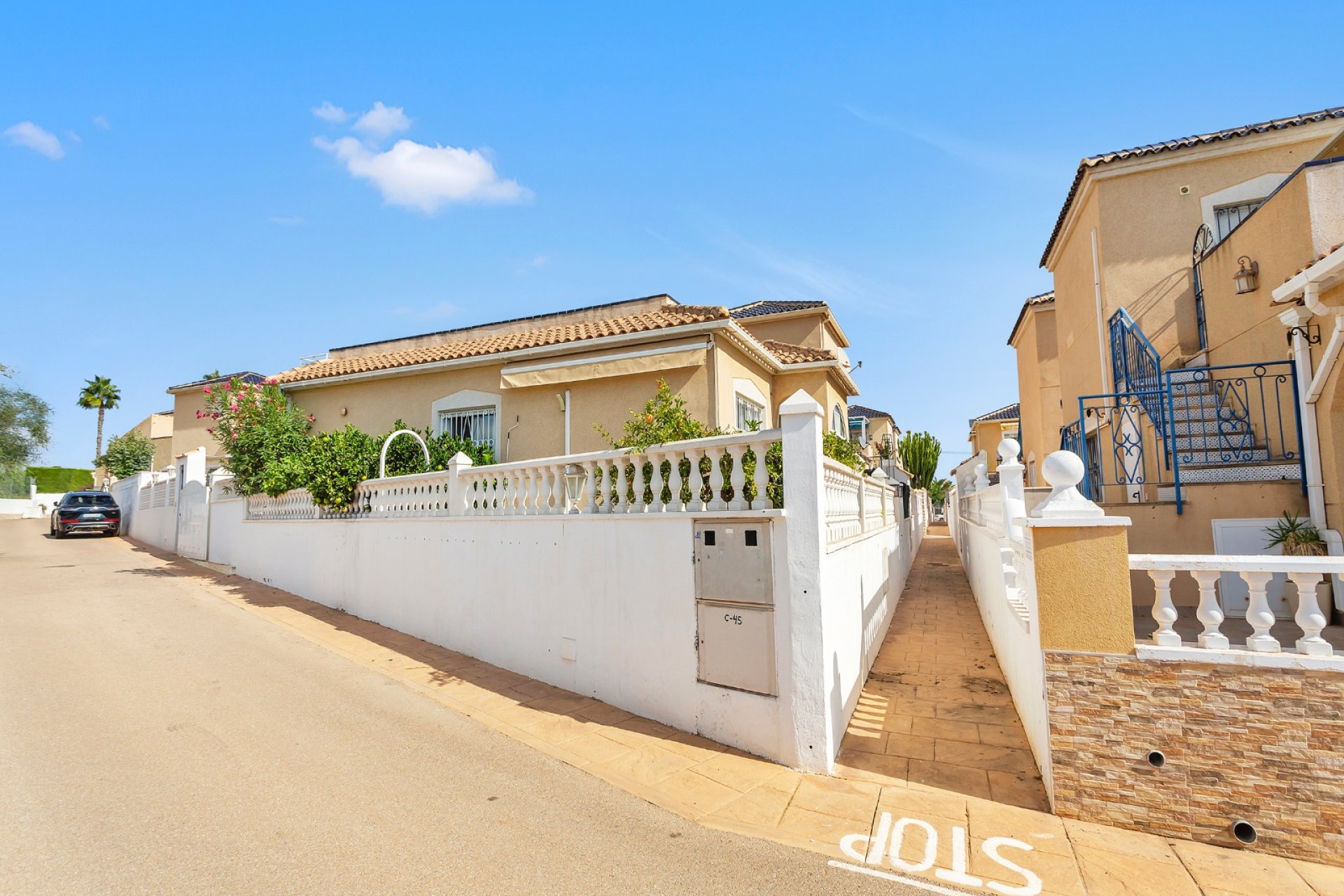 Återförsäljning - Villa -
Torrevieja - Los Altos