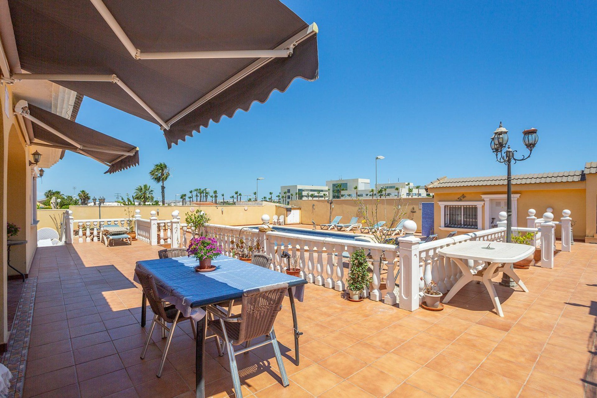 Återförsäljning - Villa -
Torrevieja - Los balcones