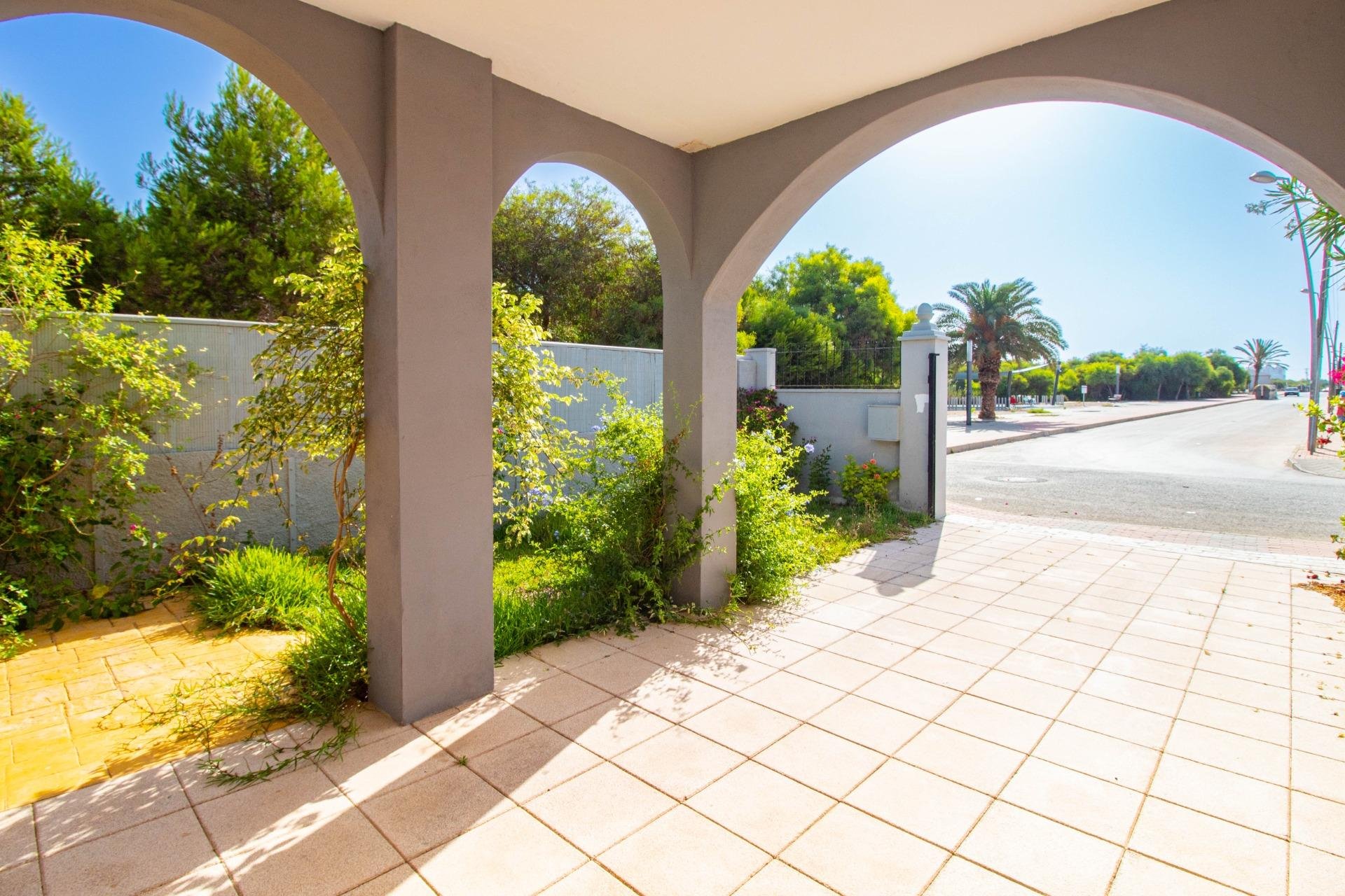 Återförsäljning - Villa -
Torrevieja - Los balcones