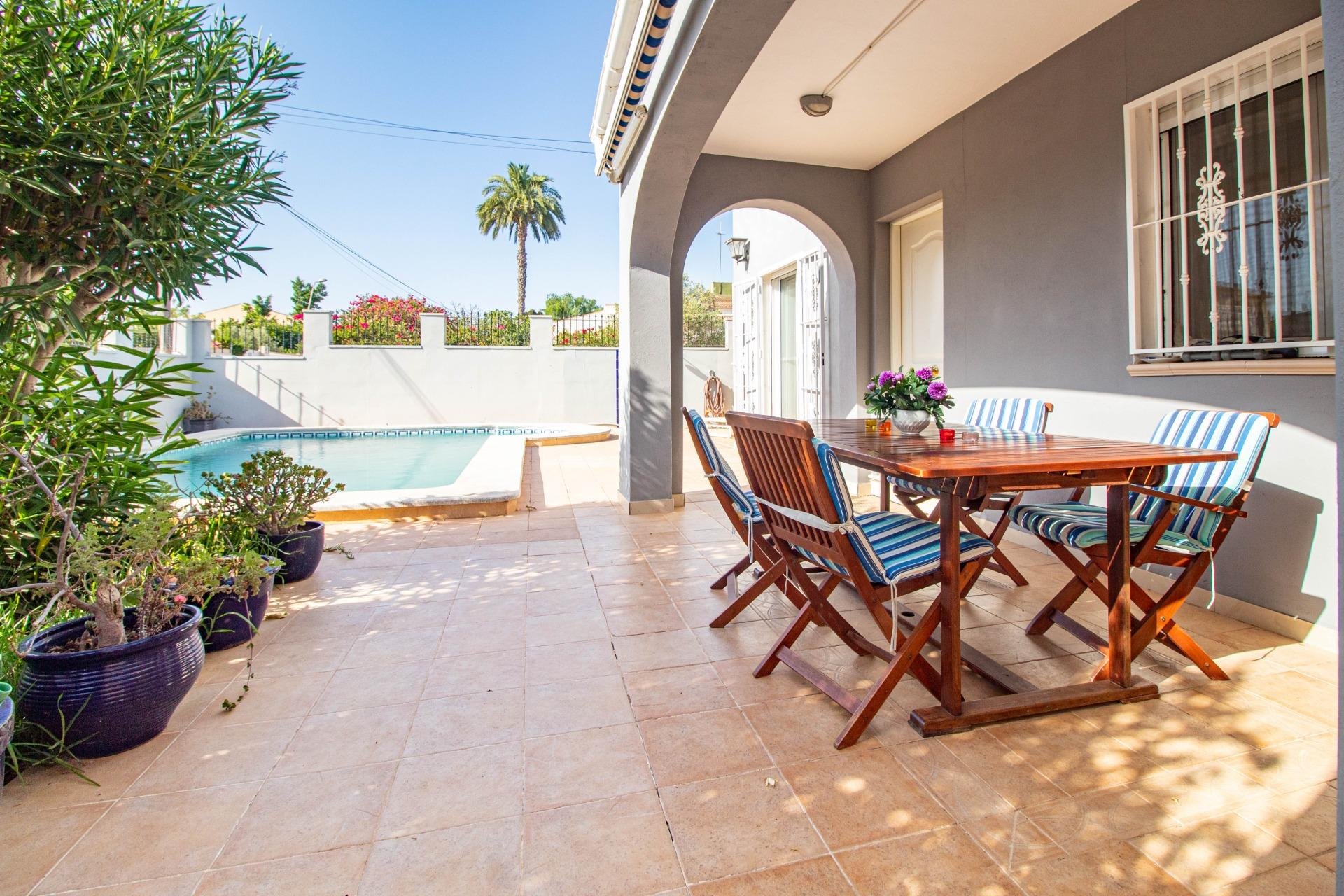 Återförsäljning - Villa -
Torrevieja - Los balcones