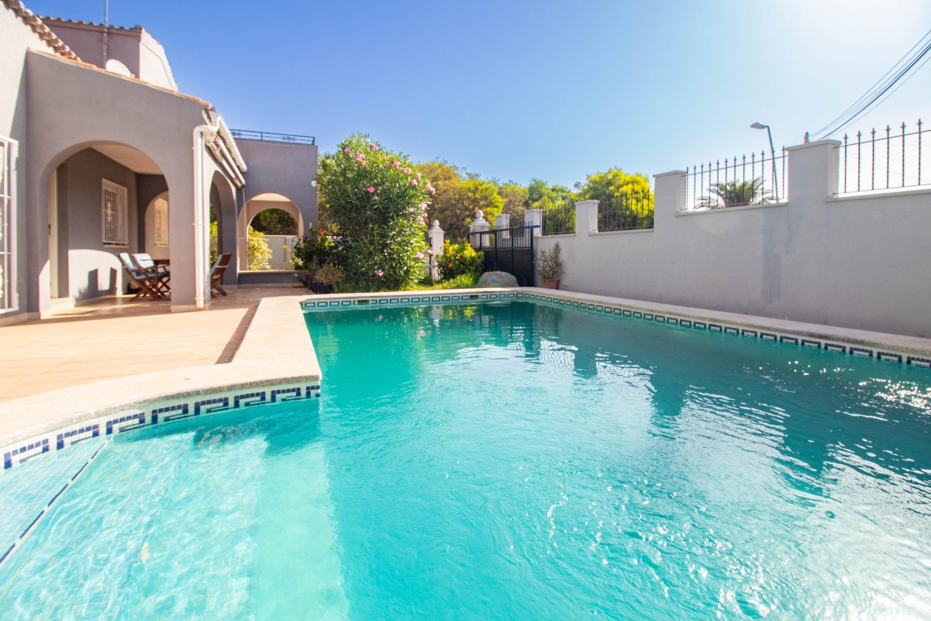 Återförsäljning - Villa -
Torrevieja - Los balcones