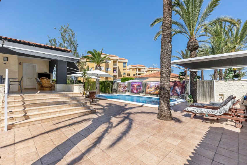 Återförsäljning - Villa -
Torrevieja - Rocio del mar