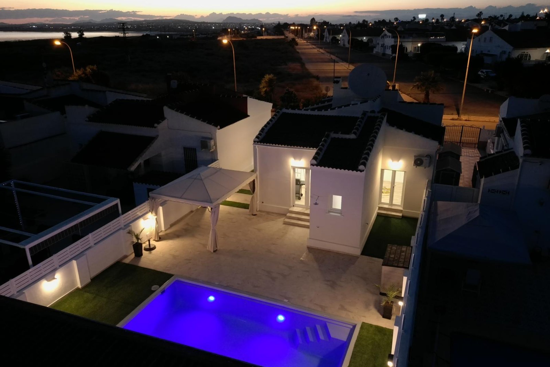 Återförsäljning - Villa -
Torrevieja - San luis