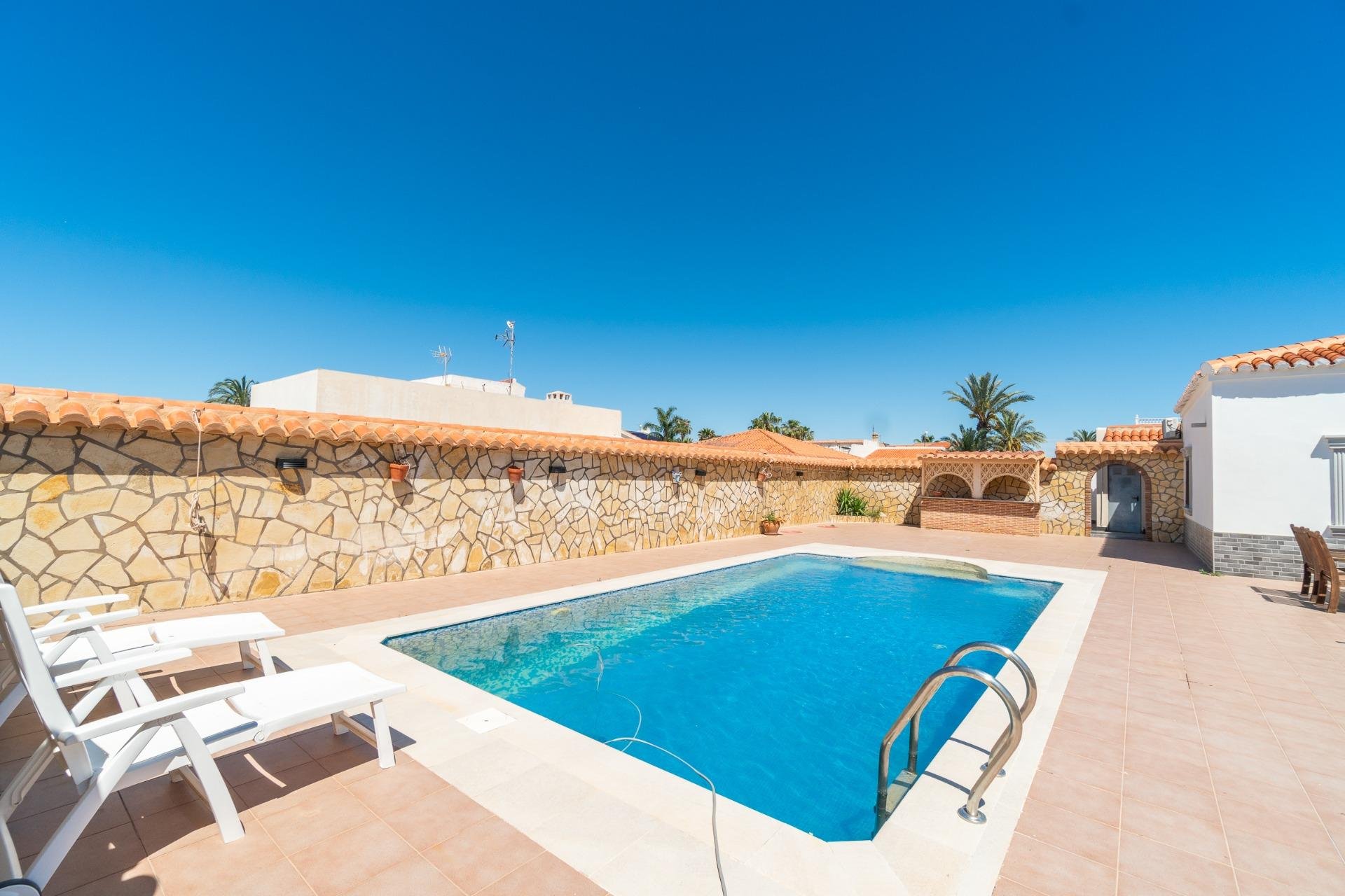 Återförsäljning - Villa -
Torrevieja - Torreta florida