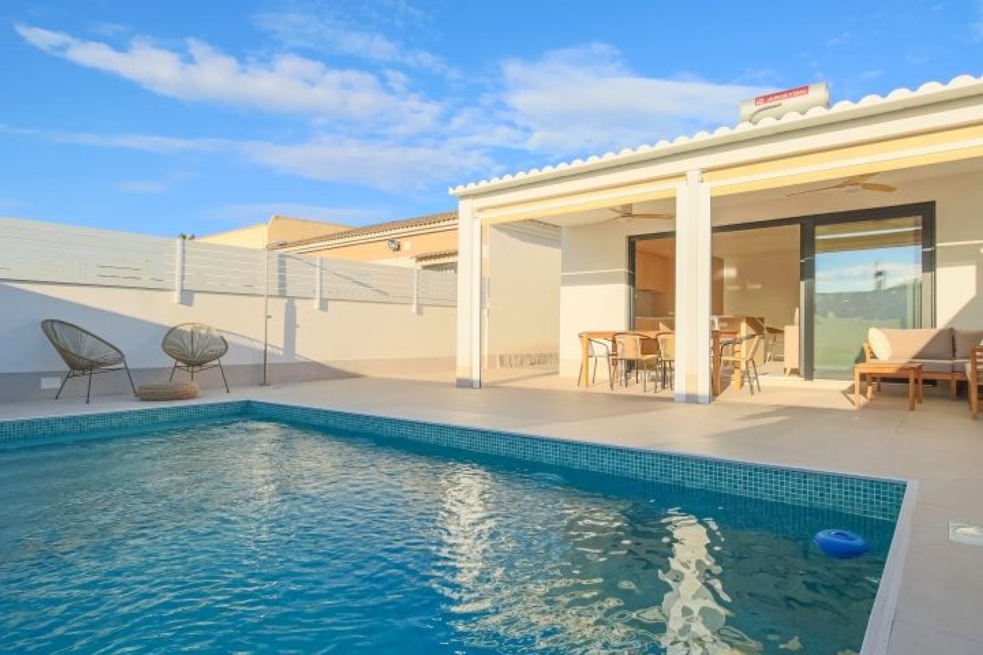 Återförsäljning - Villa -
Torrevieja