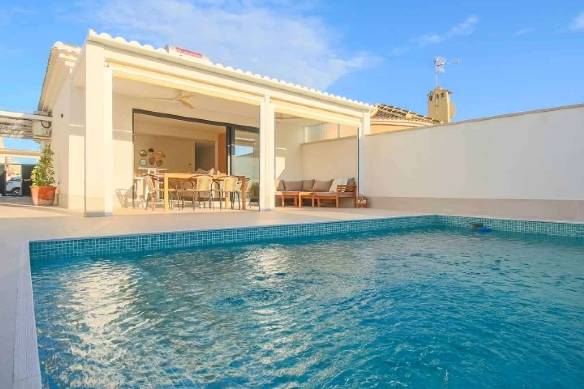 Återförsäljning - Villa -
Torrevieja