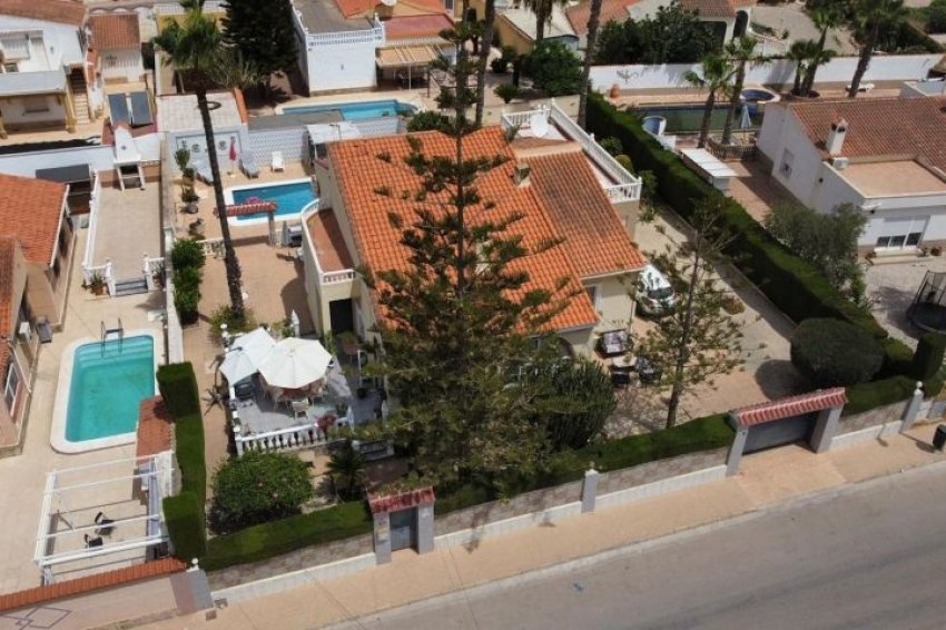 Återförsäljning - Villa -
Torrevieja