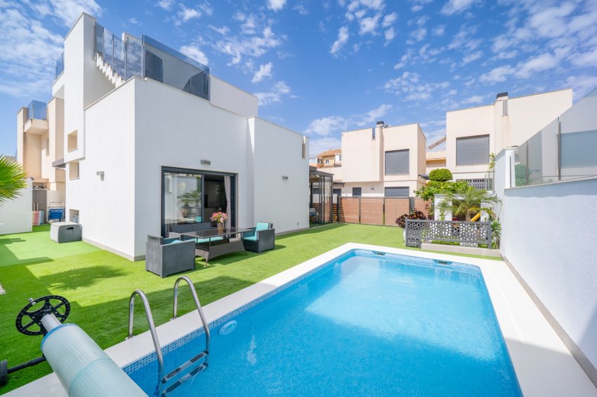 Återförsäljning - Villa -
Torrevieja