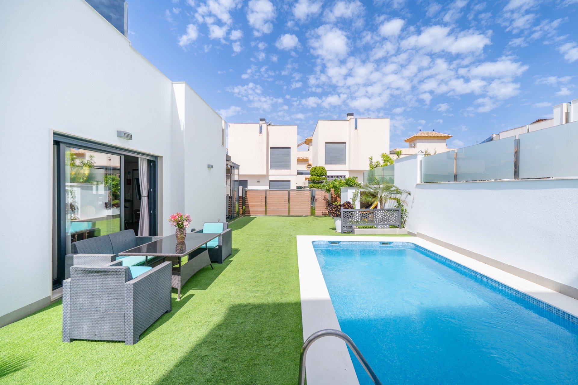Återförsäljning - Villa -
Torrevieja