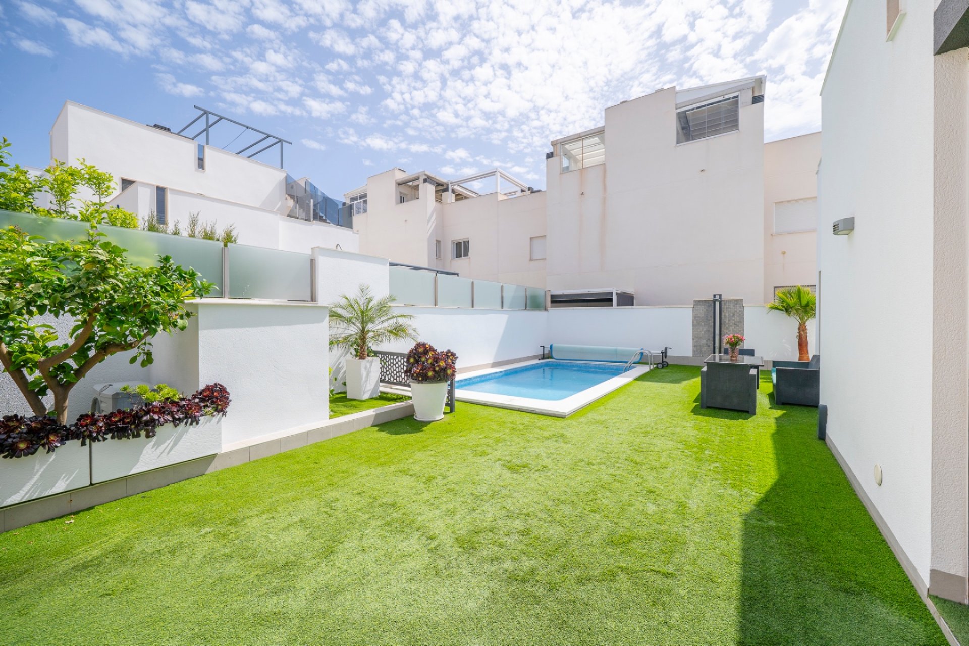 Återförsäljning - Villa -
Torrevieja