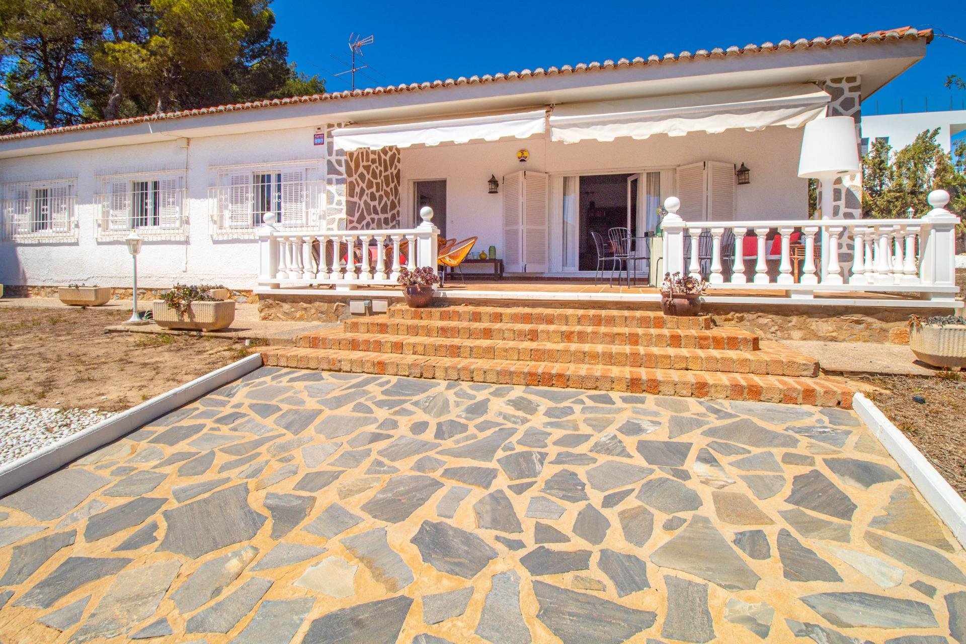 Återförsäljning - Villa -
Torrevieja