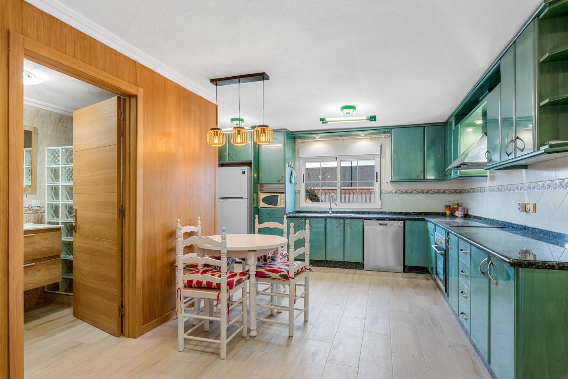 Återförsäljning - Villa -
Torrevieja