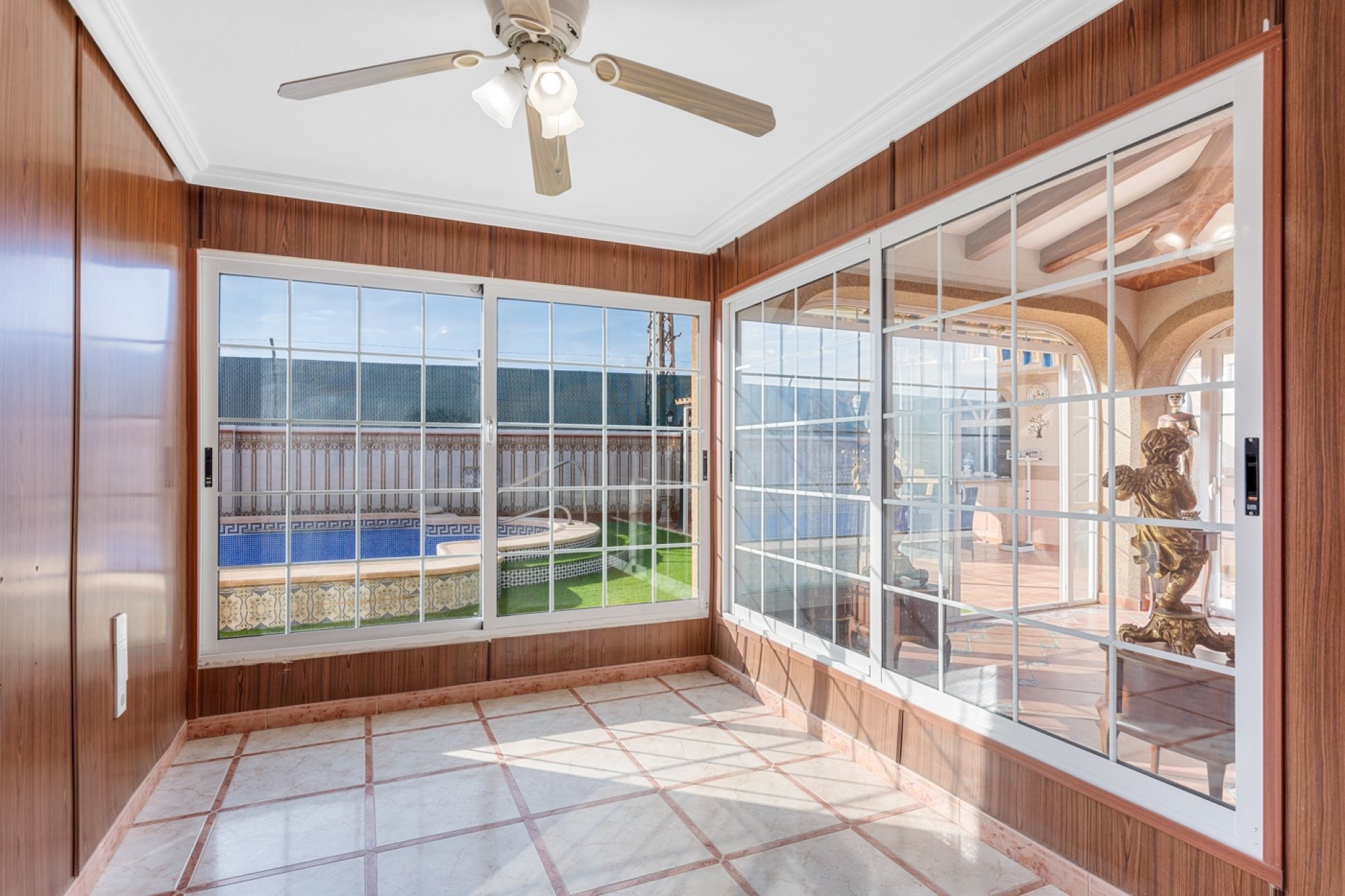 Återförsäljning - Villa -
Torrevieja