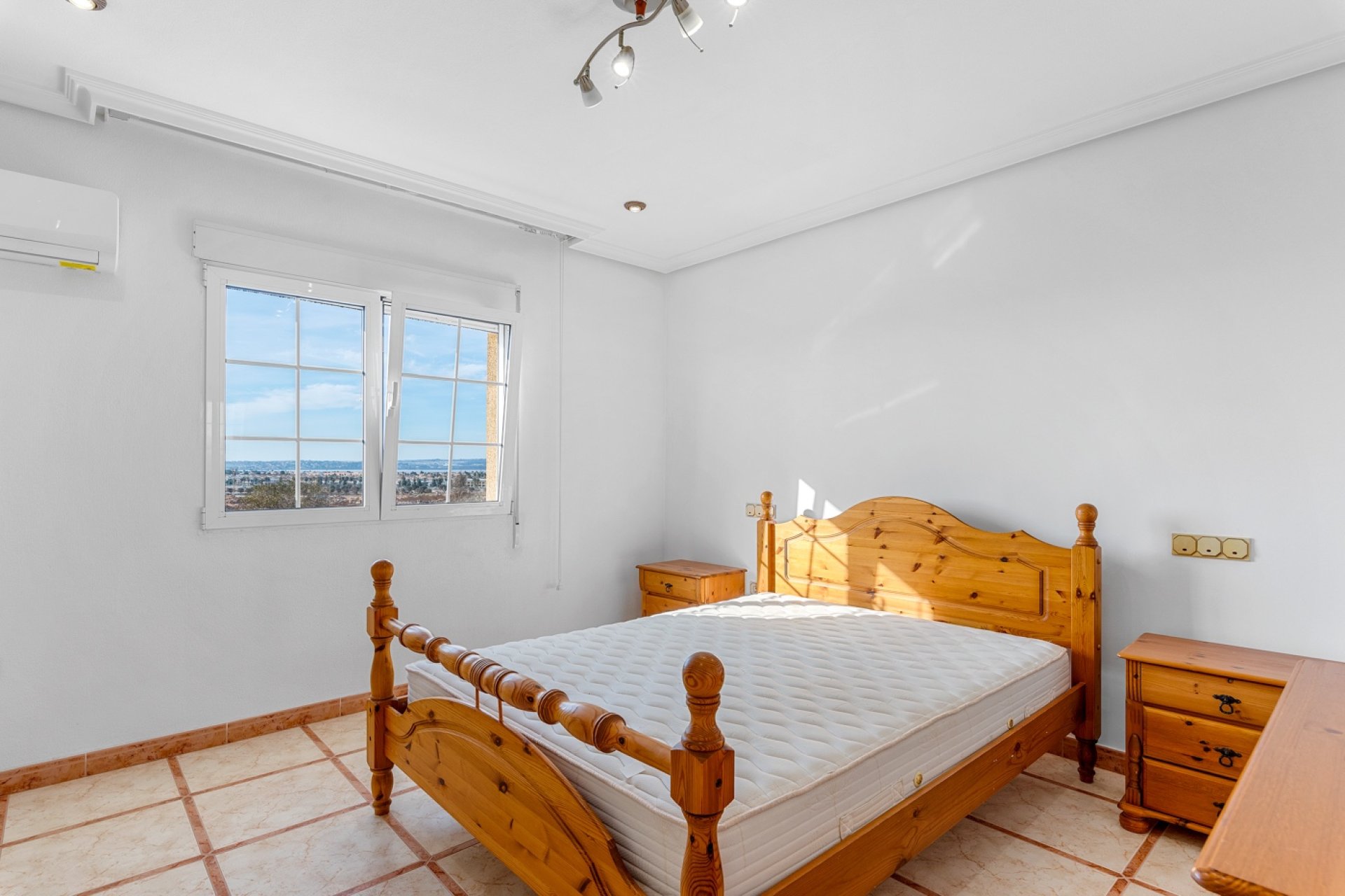 Återförsäljning - Villa -
Torrevieja