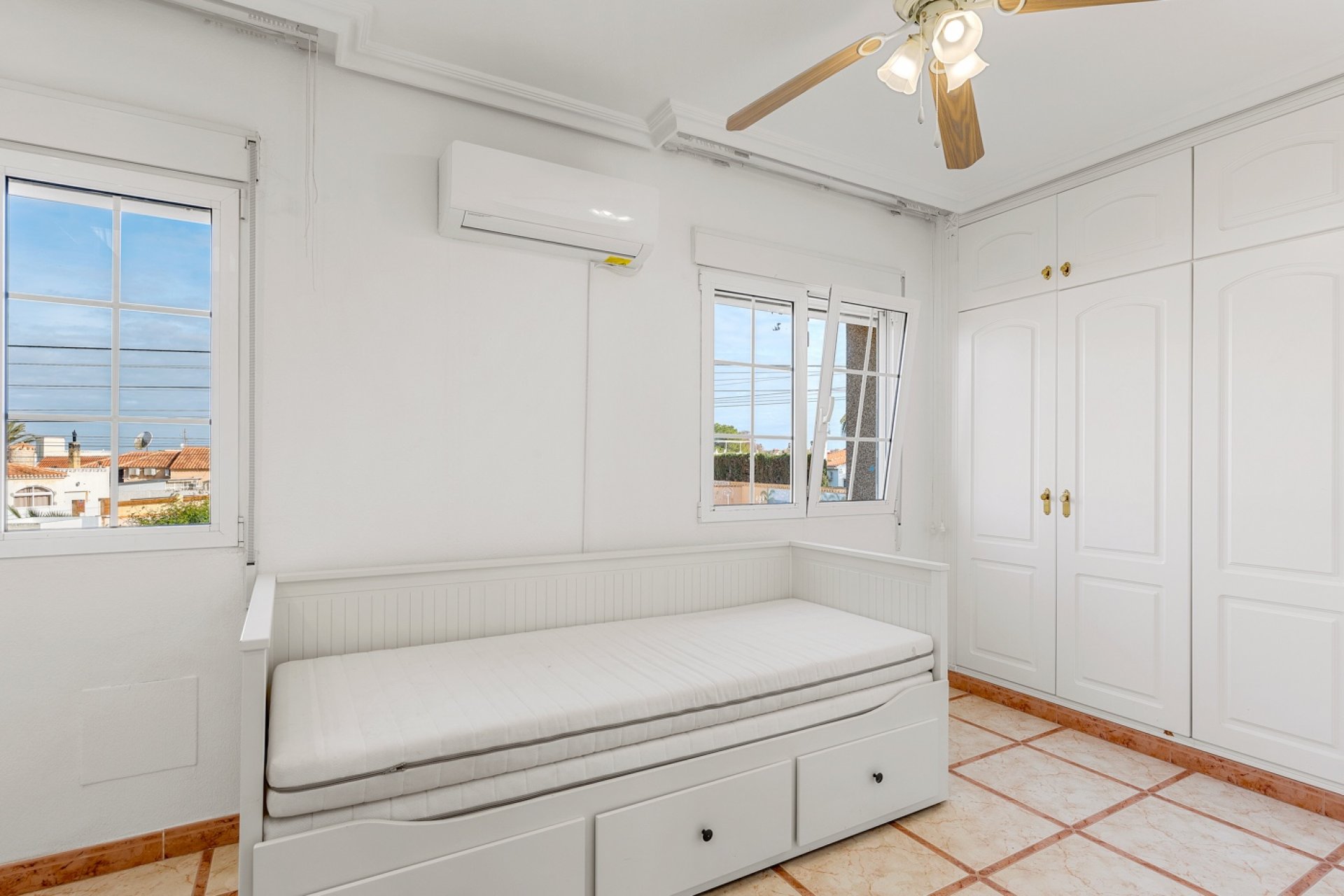 Återförsäljning - Villa -
Torrevieja