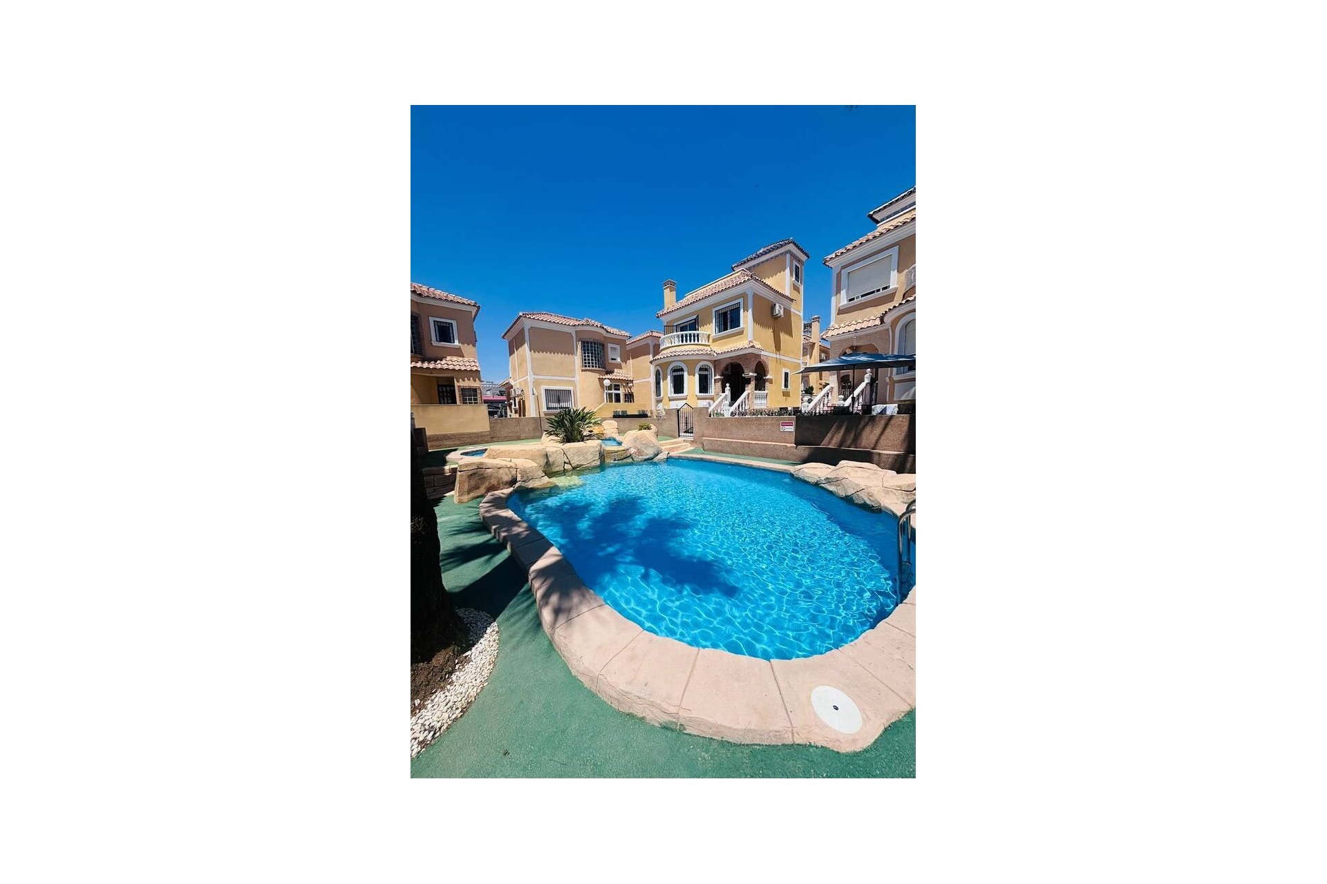 Återförsäljning - Villa -
Villamartin - Blue Lagoon