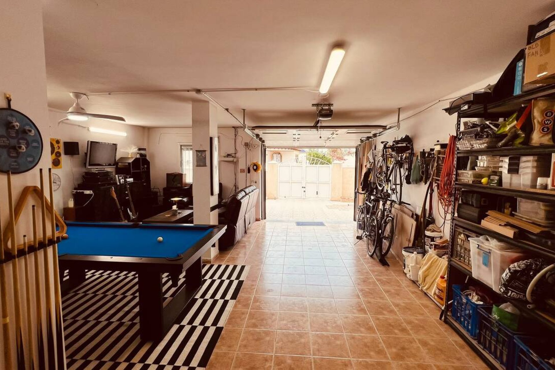 Återförsäljning - Villa -
Villamartin - Costa Blanca