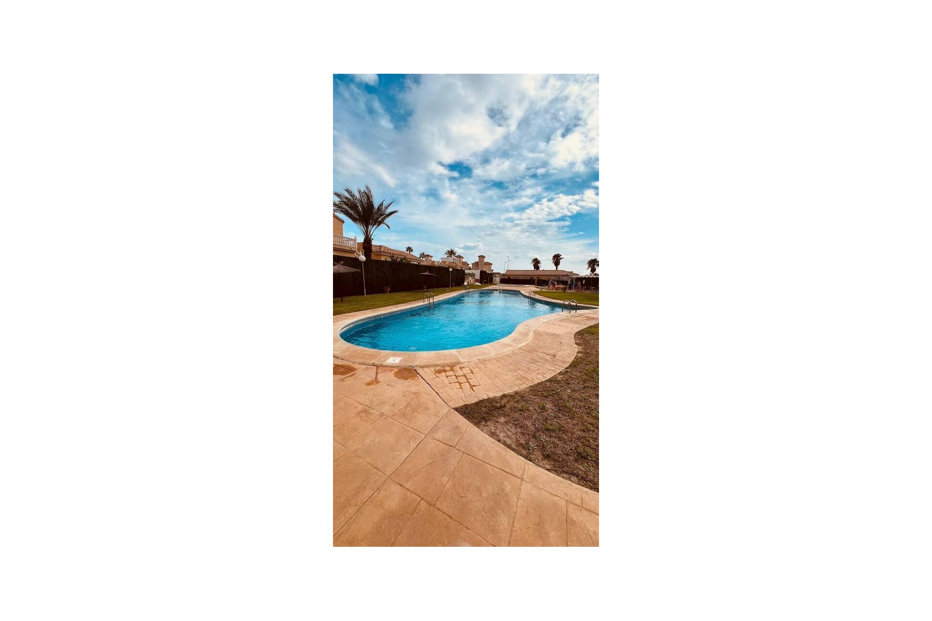Återförsäljning - Villa -
Villamartin - Costa Blanca