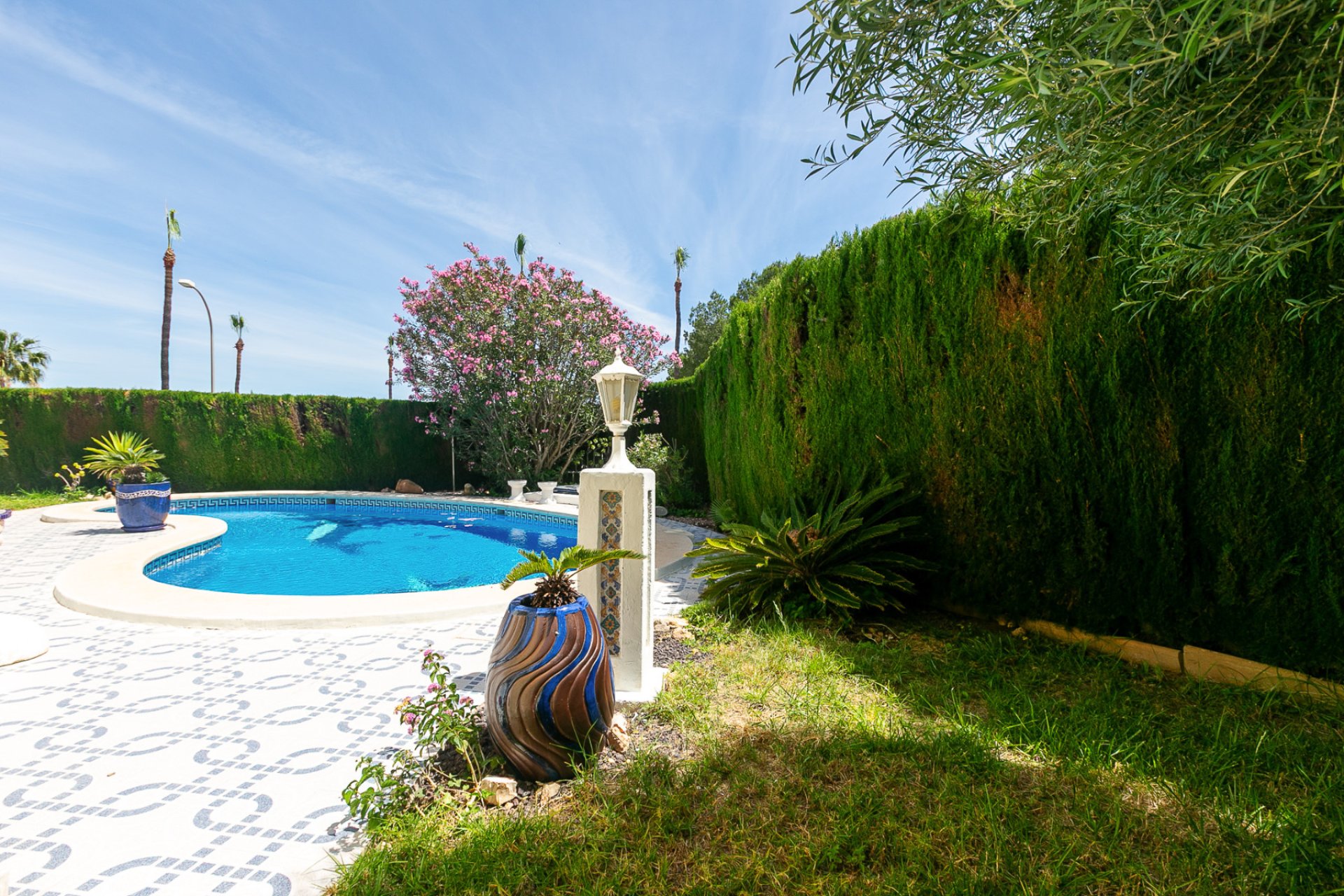 Återförsäljning - Villa -
Villamartin - Rioja