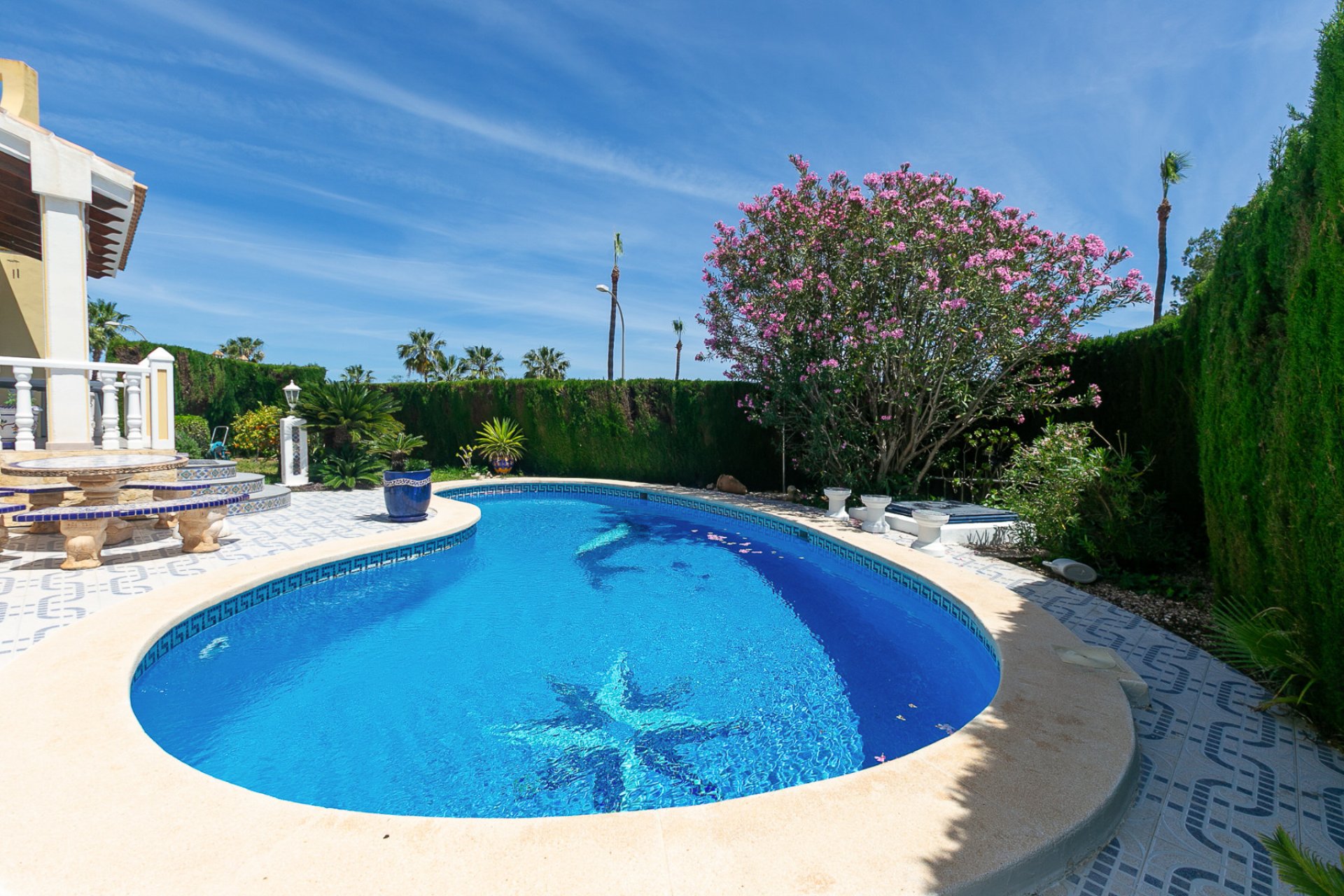 Återförsäljning - Villa -
Villamartin - Rioja