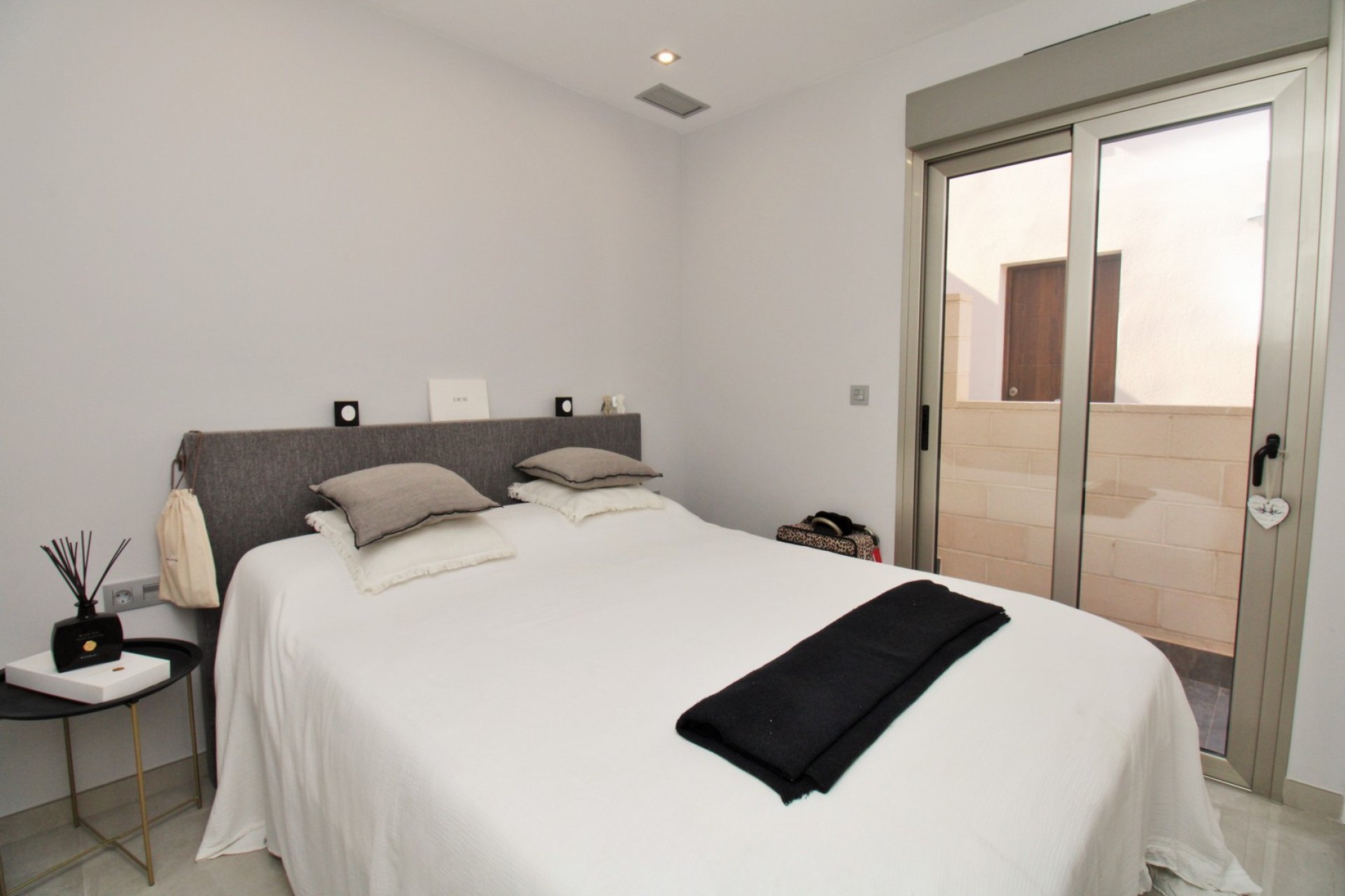 Återförsäljning - Villa -
Villamartin - Villamartín