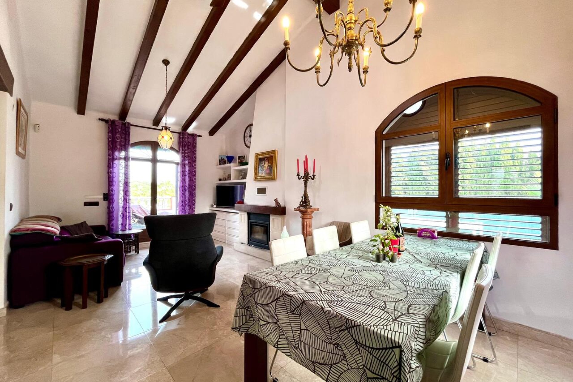 Återförsäljning - Villa -
Villamartin - Villamartín