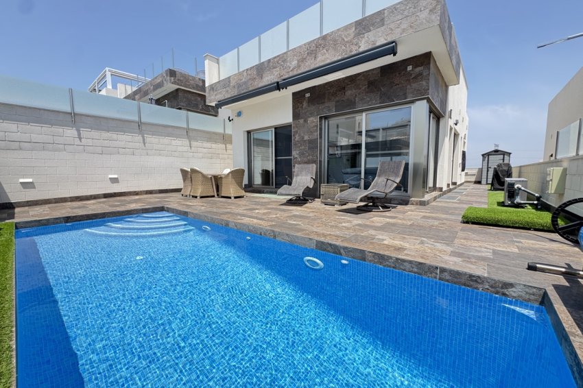 Återförsäljning - Villa -
Villamartin - Villamartín